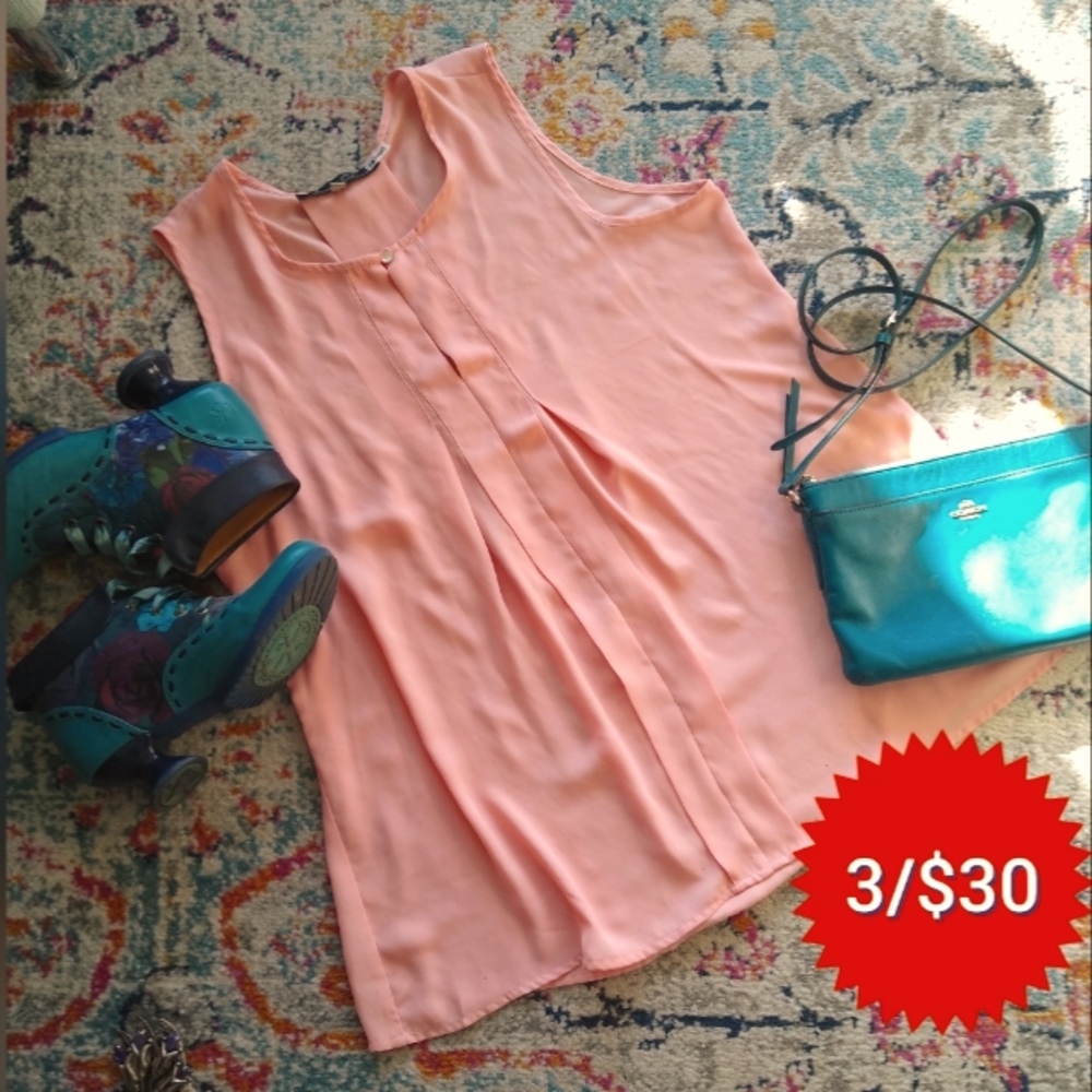 Peachy keen! Flowy Rose & Olive sleeveless blouse